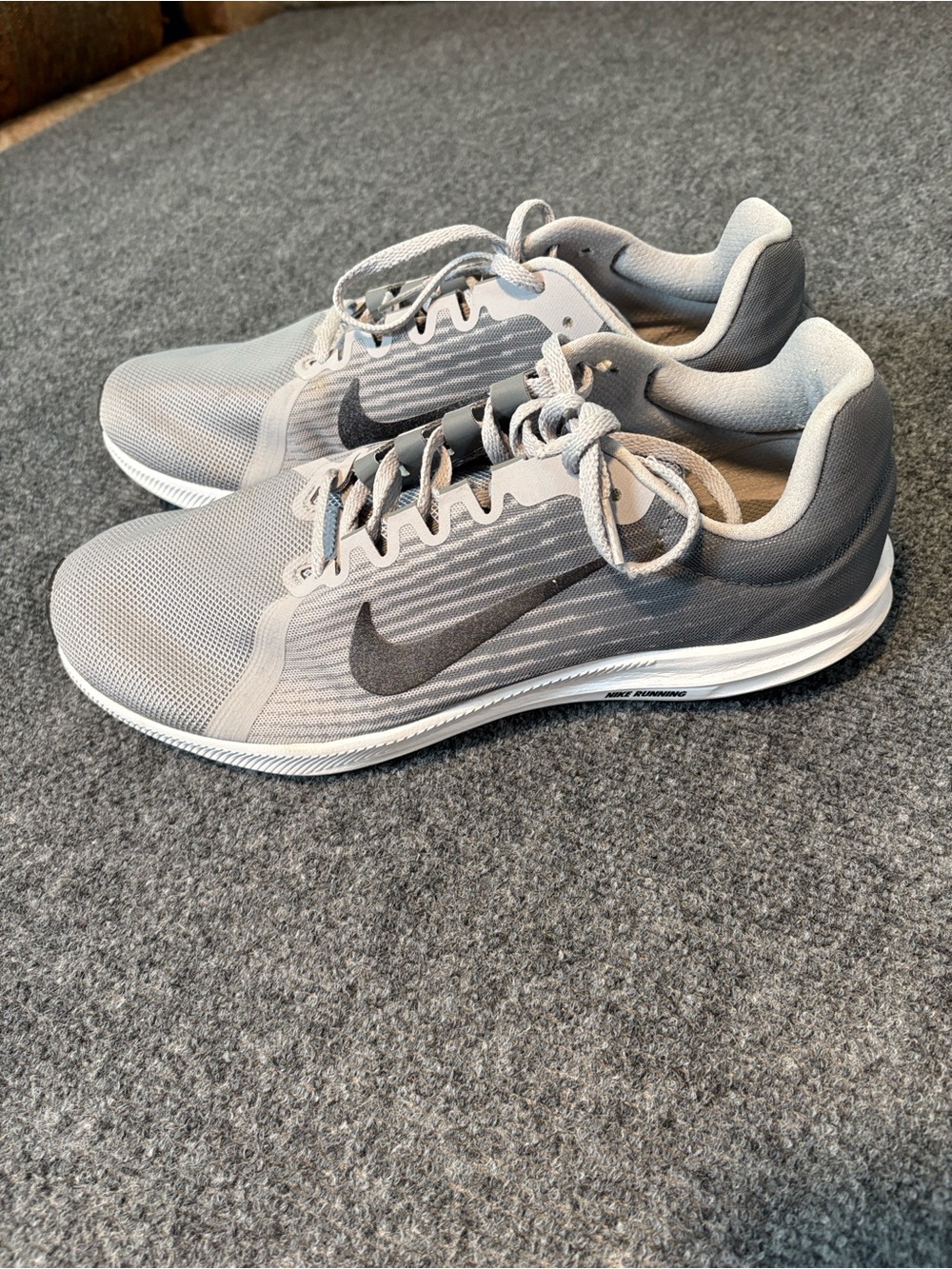 Nike Men's Gray and White Athletic Running Shoes Size: 11.5